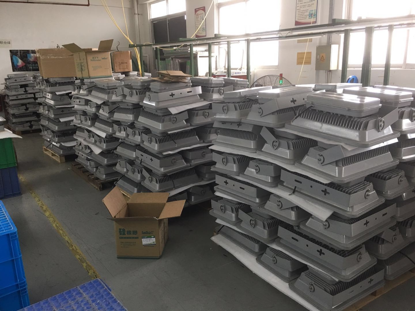 200W Led Flood Light Loading Containers for Impressive  Nigeria Church RCCG proj